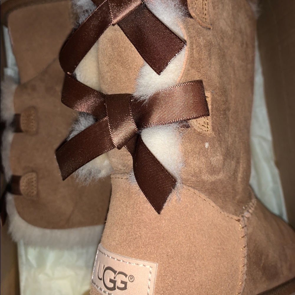 Chestnut Ugg Bailey bow II size 5